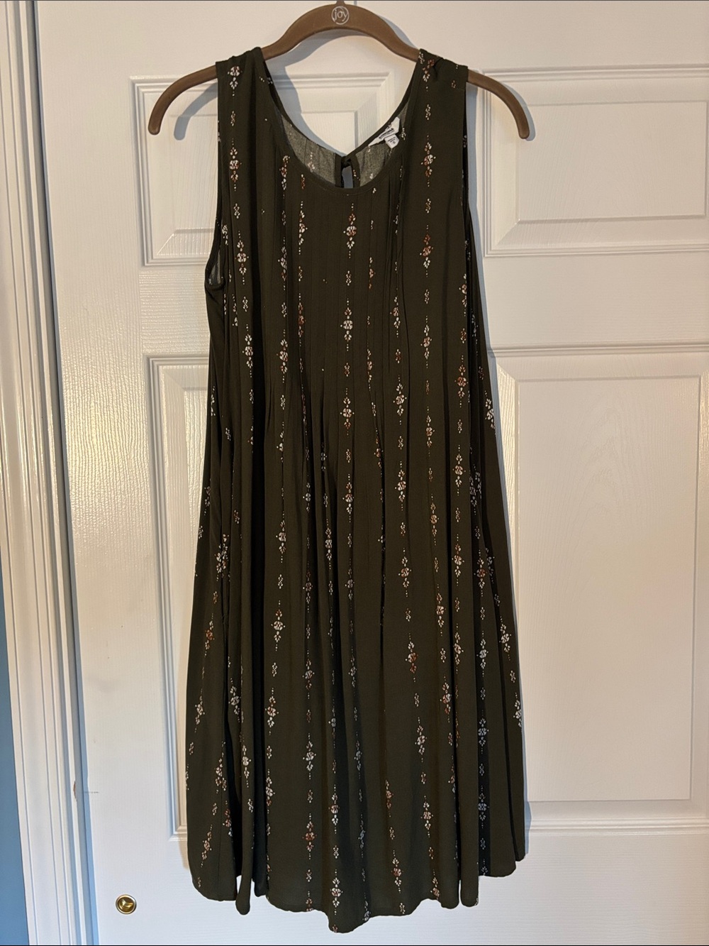 Sonoma Olive Green Sleeveless Midi Dress with Subtle Print